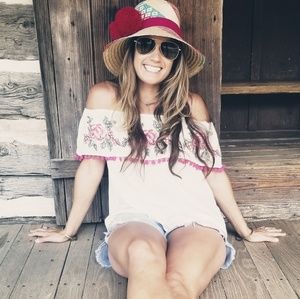 NWT beautiful wayuu hat with pink pompoms